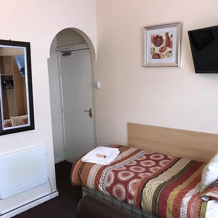 Guest house Trevaslodge - Families Only
