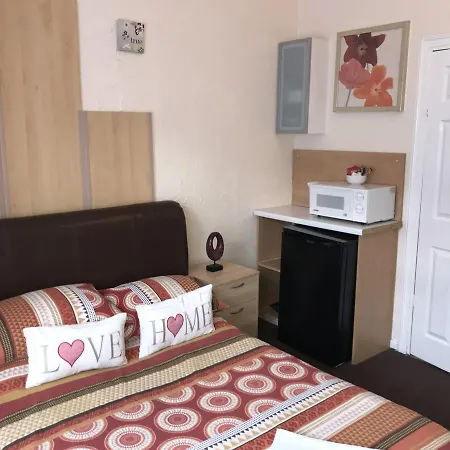 Trevaslodge - Families Only Guest house Blackpool