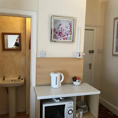 Trevaslodge - Families Only Guest house