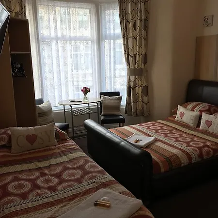 Trevaslodge - Families Only Guest house 2*