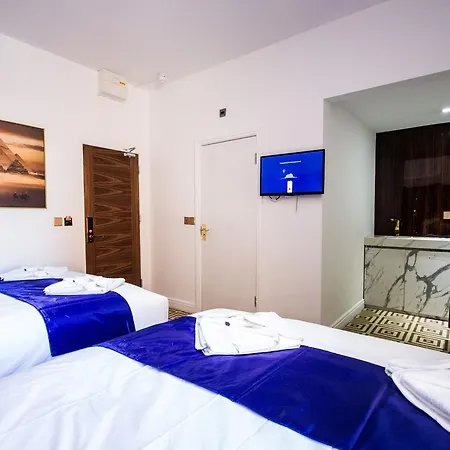 Dj Hotel