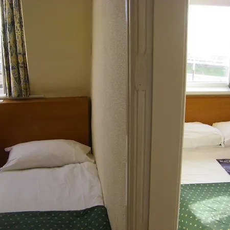 The Waldorf - Near Pleasure & Sandcastle 3* Blackpool