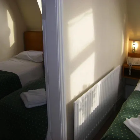 The Waldorf - Near Pleasure & Sandcastle Hotel