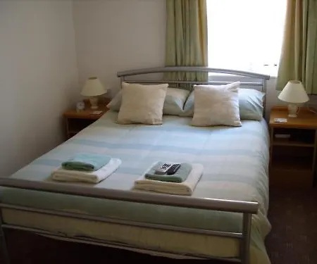 The Croydon 3*