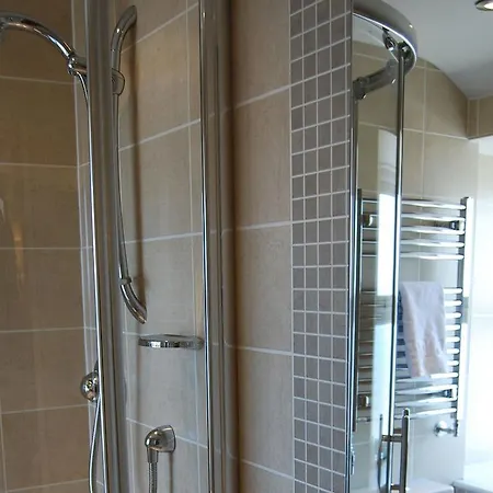 Elgin Hotel 3*