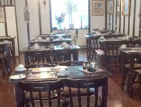 Bed & Breakfast White