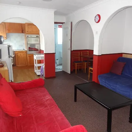 Lindisfarne - Families & Couples Only Apartment *