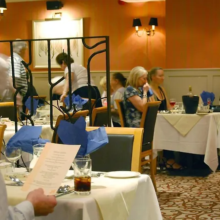 Elgin Hotel 3*