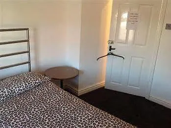 Singleton House 2*
