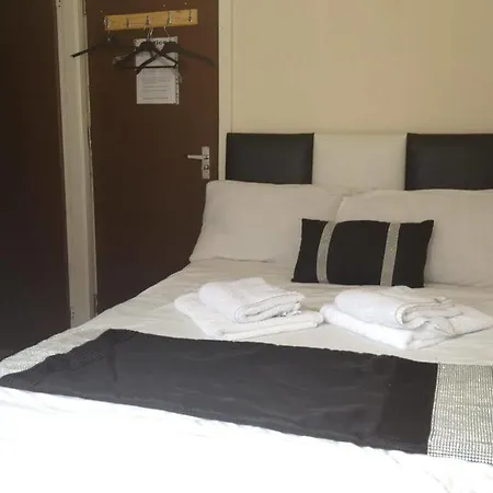 Hello Roomz - Pleasure 3*