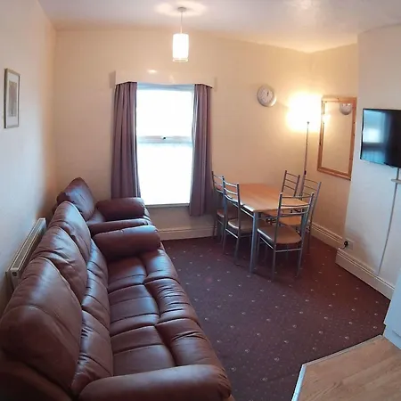 Cleveland Court Hotel *
