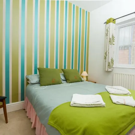 Uk Travel & Hospitality Ltd Ta Canberra