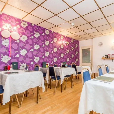 Uk Travel & Hospitality Ltd Ta Canberra Hotel 3*
