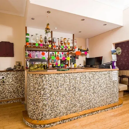 Uk Travel & Hospitality Ltd Ta Canberra Hotel