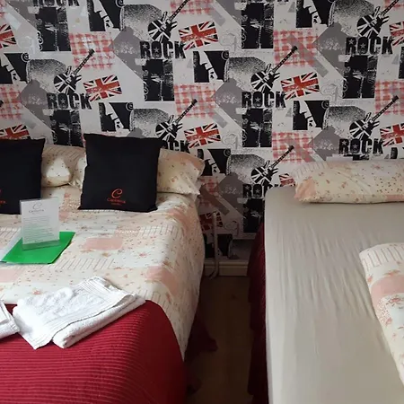 Uk Travel & Hospitality Ltd Ta Canberra Hotel
