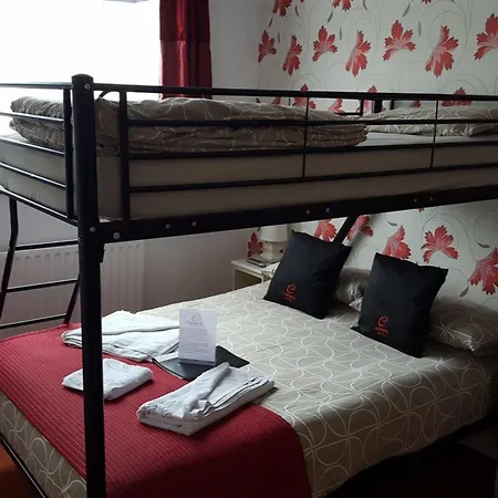 Uk Travel & Hospitality Ltd Ta Canberra 3*