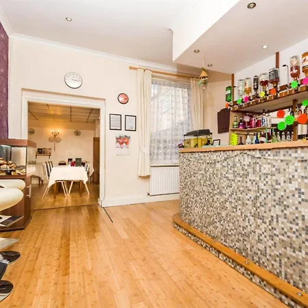 Uk Travel & Hospitality Ltd Ta Canberra Hotel Blackpool