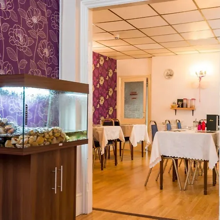 Uk Travel & Hospitality Ltd Ta Canberra 3*