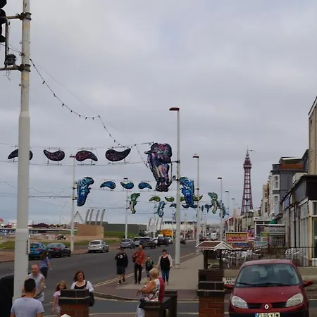 Gainsborough And Bar 3* Blackpool
