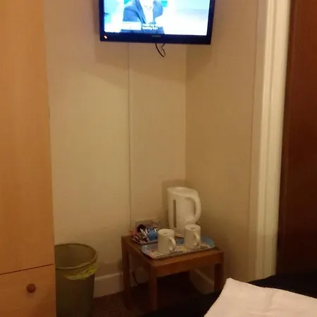 Otel Newburn Families & Couples Only