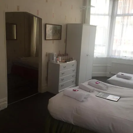 The Near Winter Gardens 3*