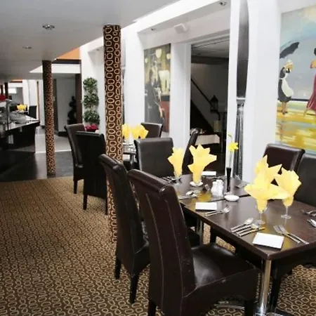 On The Prom At The Fernlea 3* 리탬 세인트 앤스