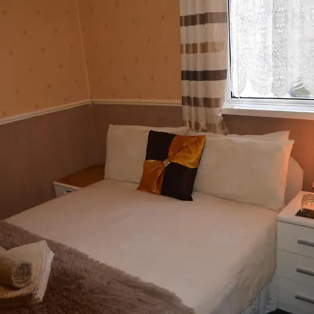 Holm Lea Hotel 3*