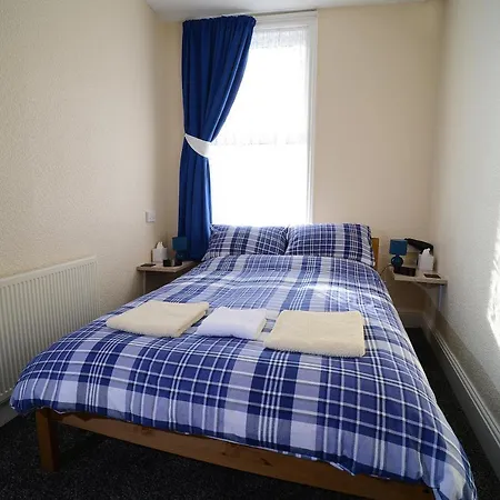 Lynmoore Guest house 2*
