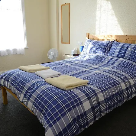 Lynmoore Guest house 2*