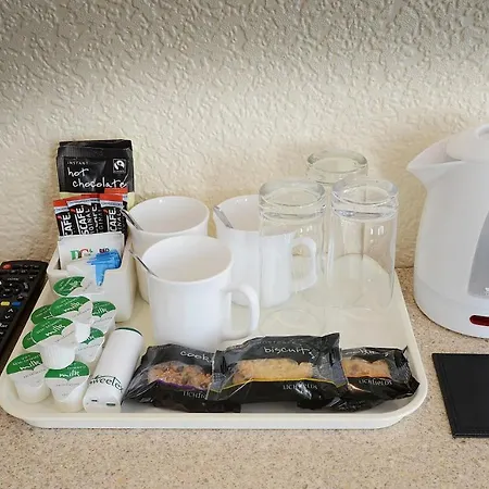 Lynmoore Guest house 2*