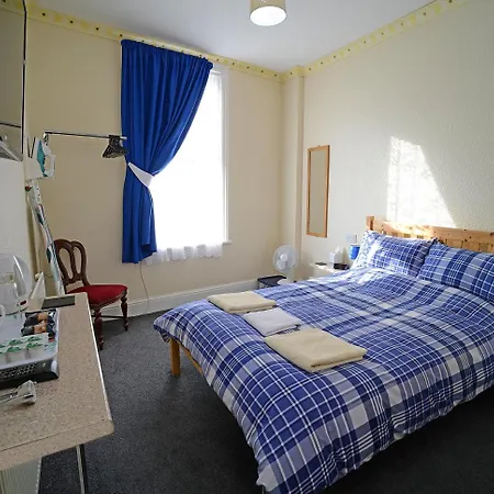 Lynmoore Guest house 2*