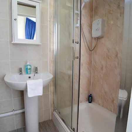 Lynmoore Guest house 2*