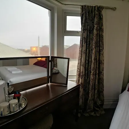 The Hopton 2* Blackpool