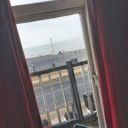 Bed & Breakfast Camelot Seafront *