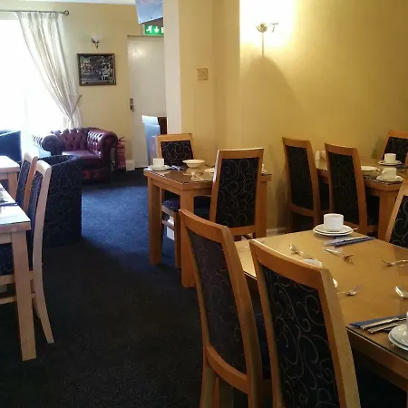 Courtneys Of Gynn Square 4* Blackpool