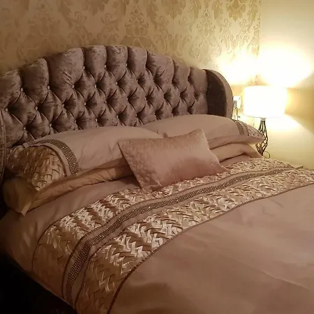 Courtneys Of Gynn Square Bed & Breakfast