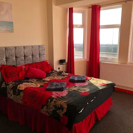 Hotel Red Roomz 3*