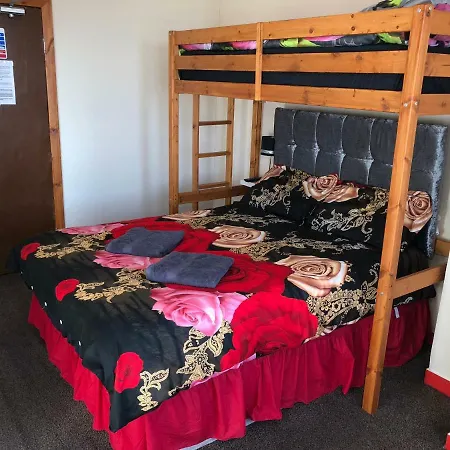 Hotel Red Roomz 3*