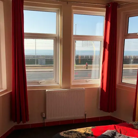 Red Roomz Hotel 3*