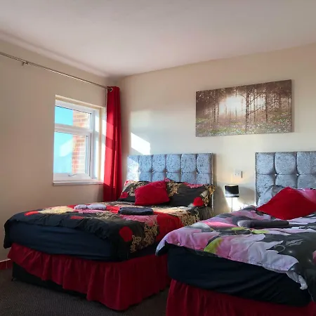 Red Roomz 3*