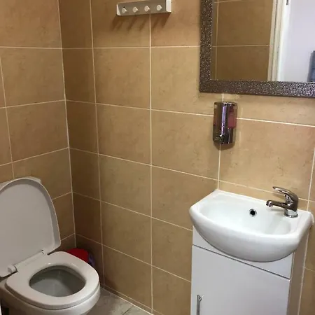 Red Roomz Hotel