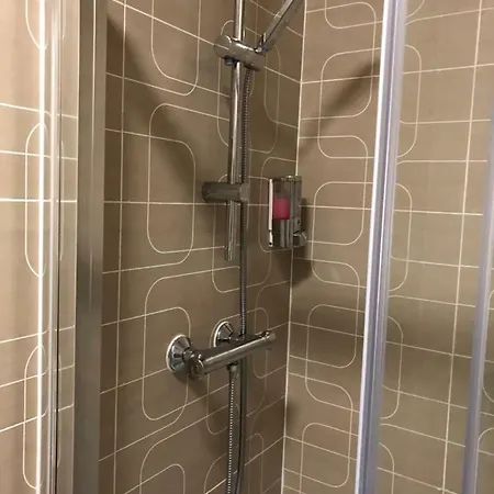Red Roomz Hotel