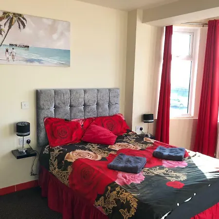Red Roomz 3* Blackpool