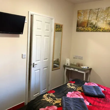 Red Roomz Hotel 3*