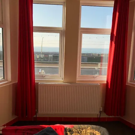 Red Roomz Hotel