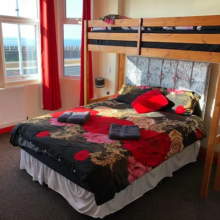 Red Roomz