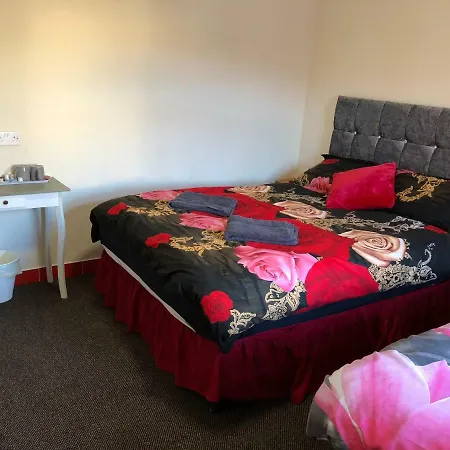 Hotel Red Roomz