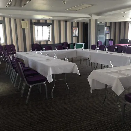 On The Prom At The Fernlea 3*