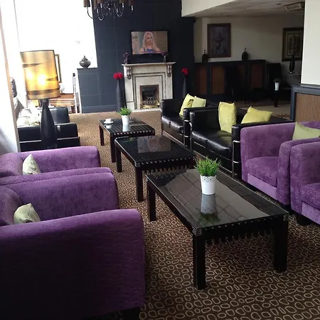 On The Prom At The Fernlea Hotel 3*