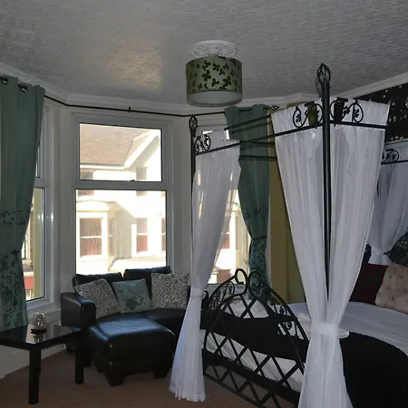 The Holmlea 3* Blackpool